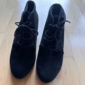 Black Vionic booties lace up